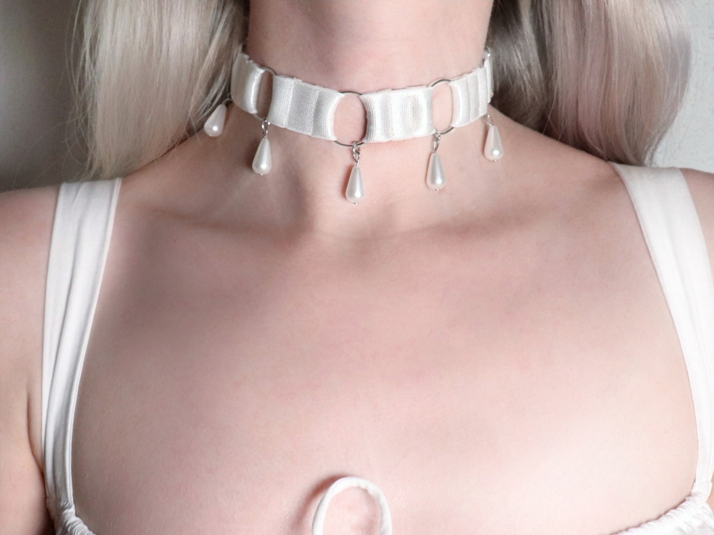 Choker à perles nacrées