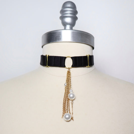 Chain and pearl tassel choker