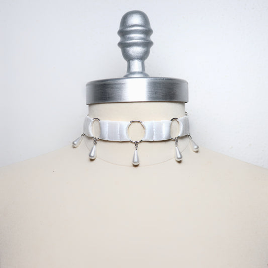 Pearl choker