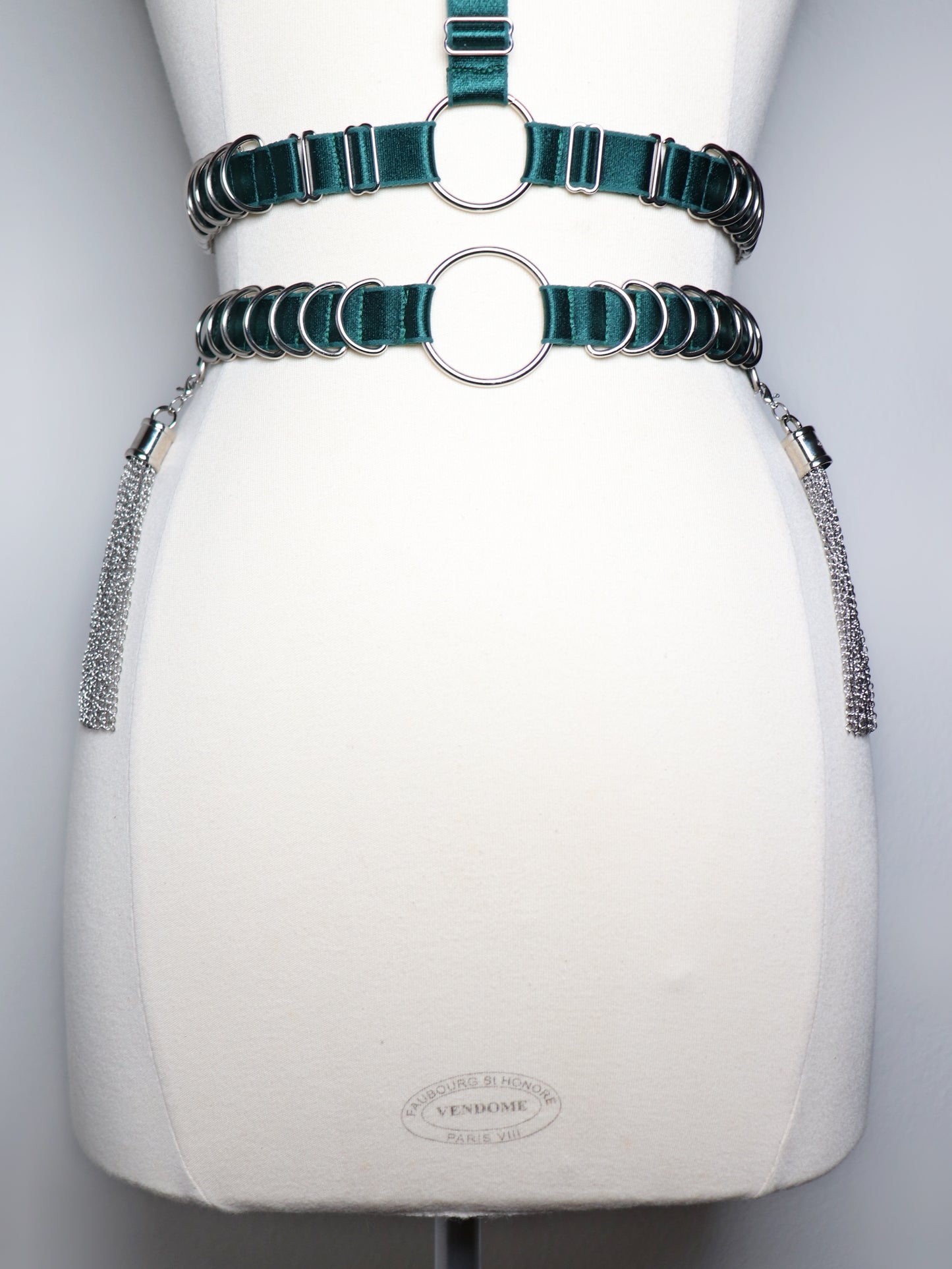 Ceinture à D rings et pompons en chaine amovibles