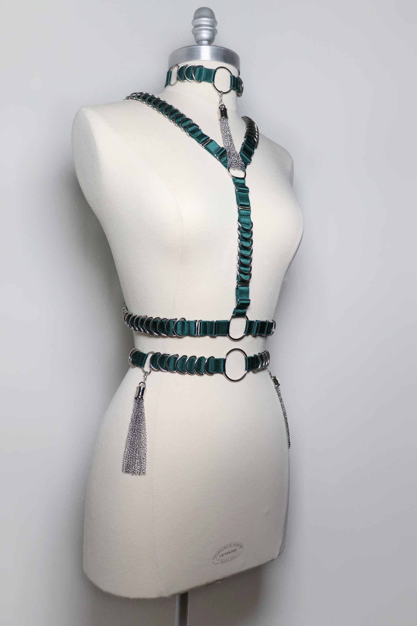 Choker à D rings et pompon en chaine amovible