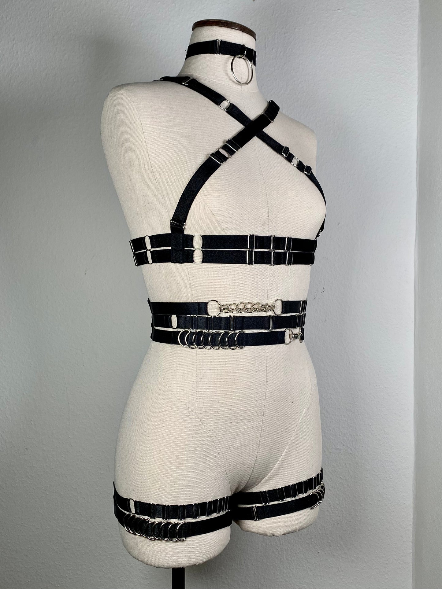 Ceinture à trois rangées à chaines et anneaux