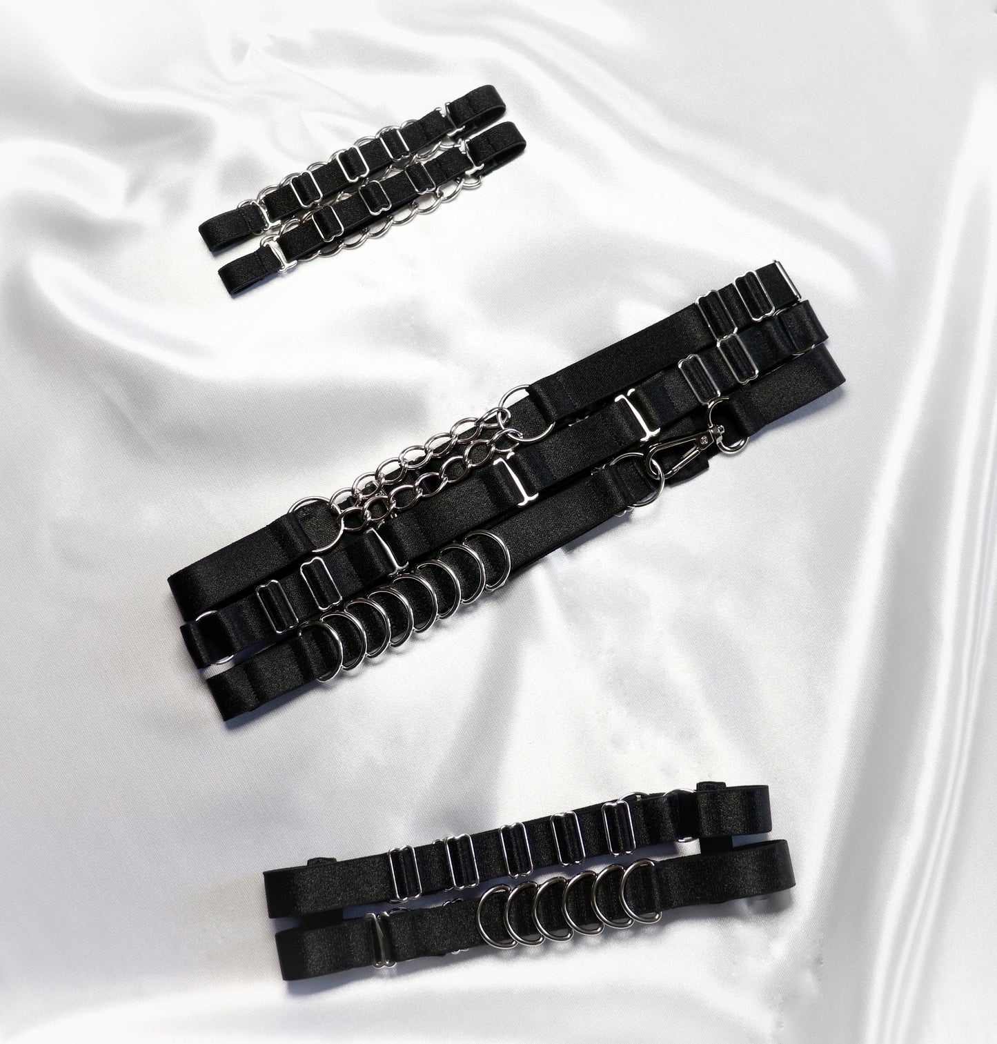 Ceinture à trois rangées à chaines et anneaux