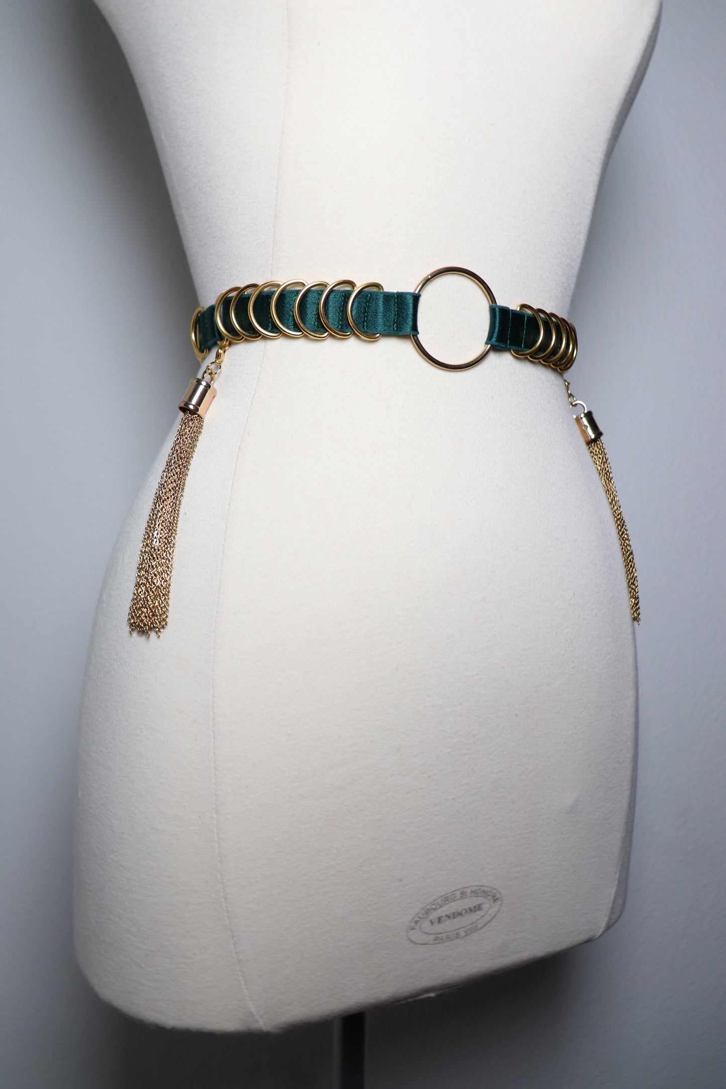 Ceinture à D rings et pompons en chaine amovibles