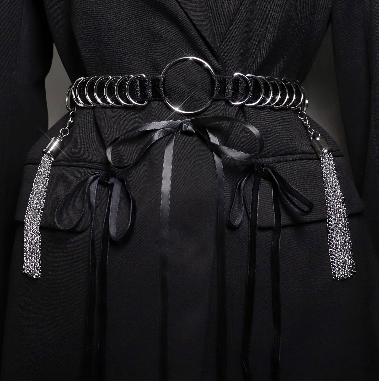 Ceinture à D rings et pompons en chaine amovibles