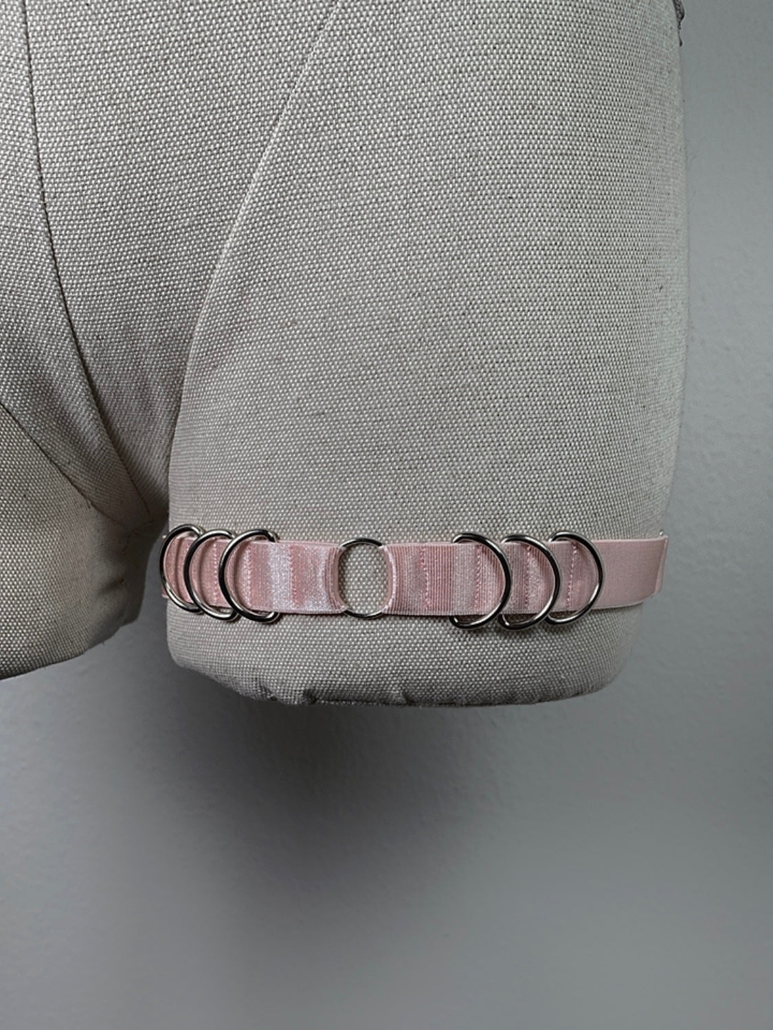 D-ring garters