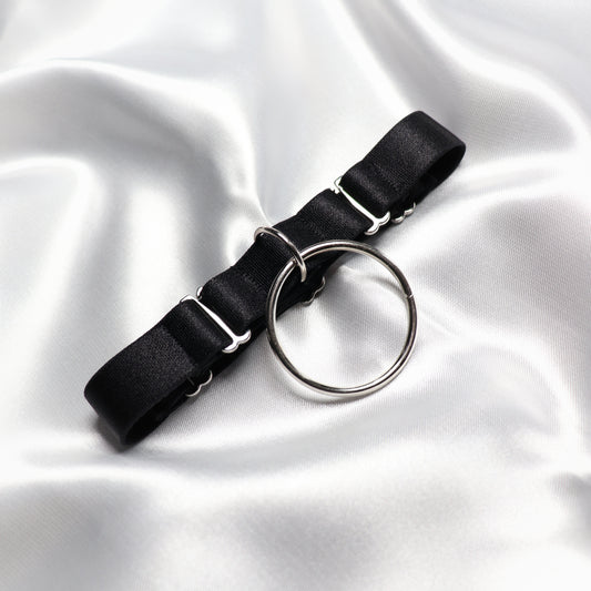 Classic satin choker with large O ring