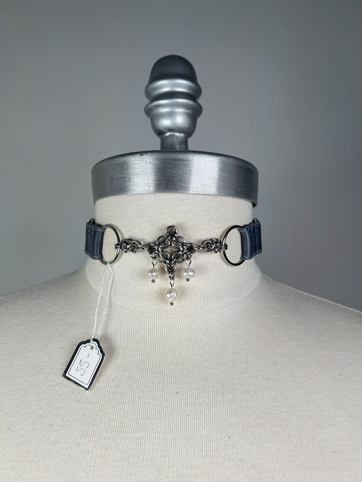 Chainmail pendant choker - Deep grey