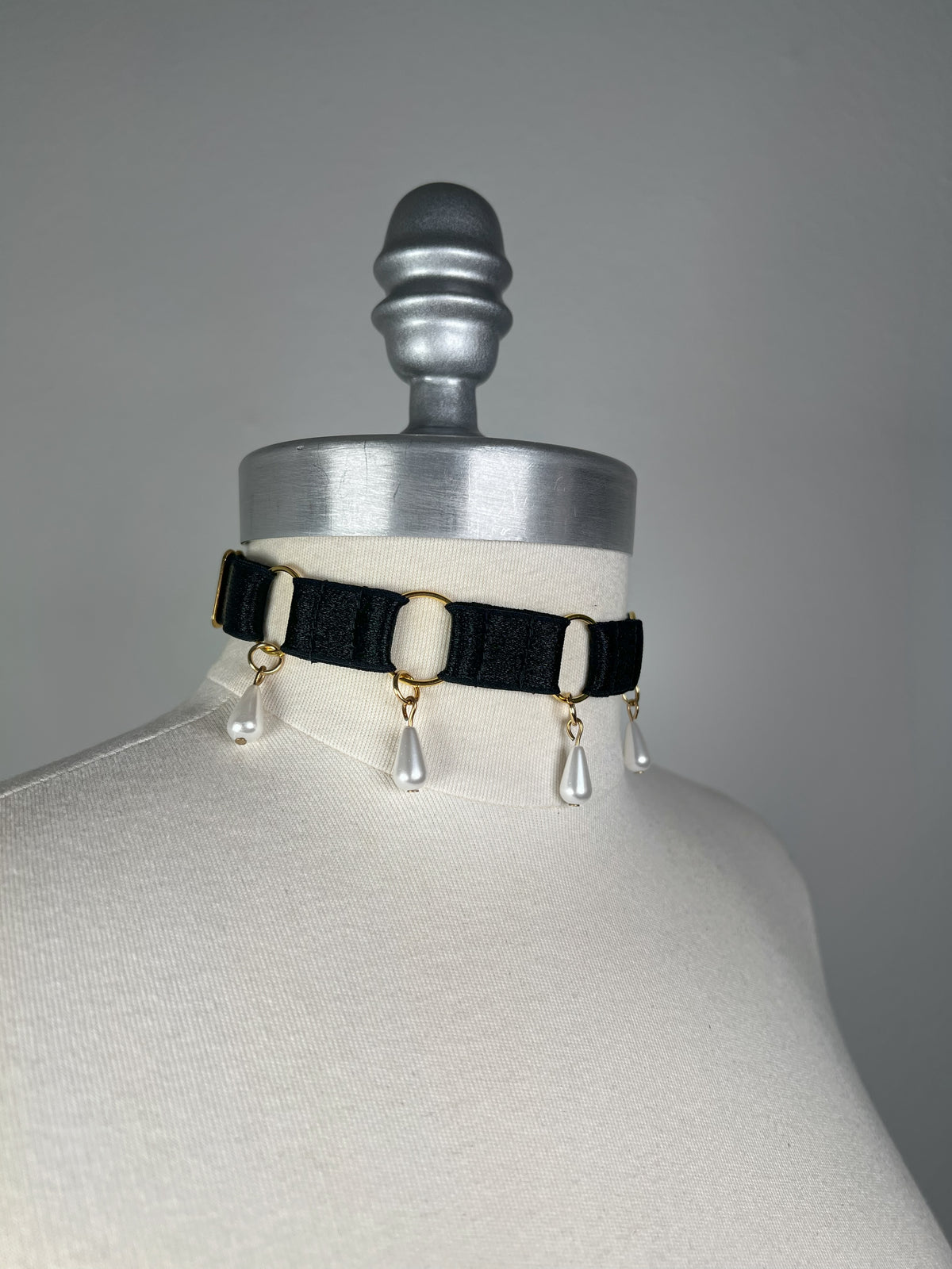 Pearl choker - Black and gold