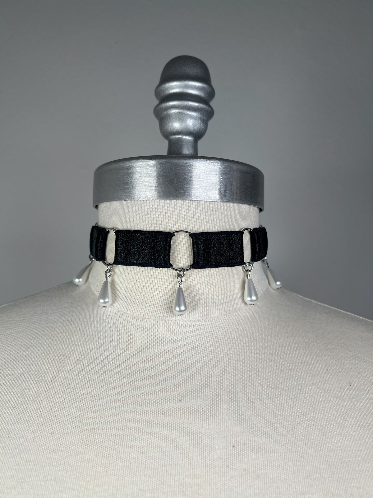 Pearl choker - Black and silver
