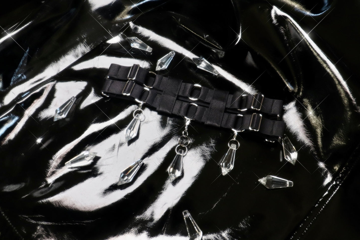 Jarretière à pendentifs en verre