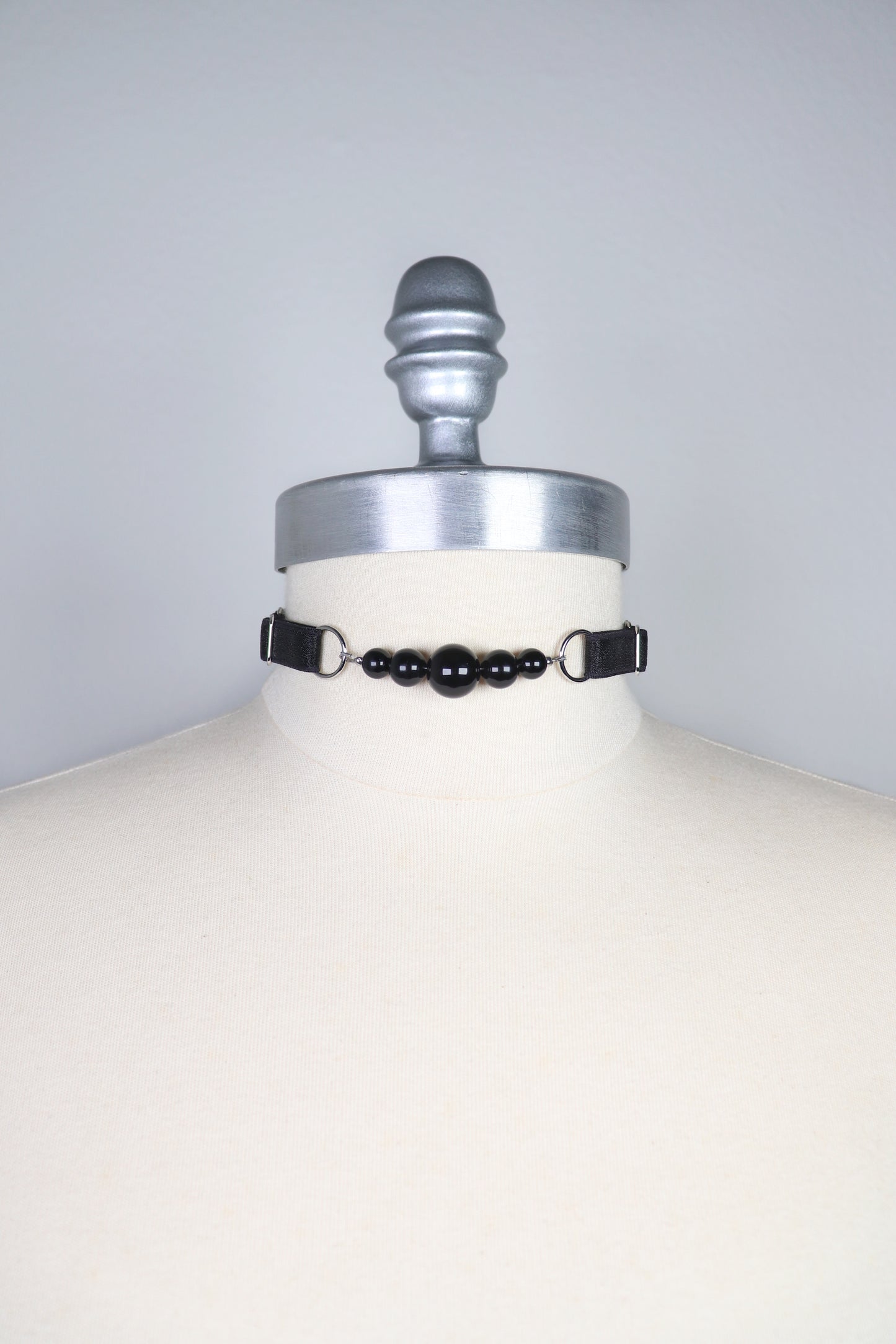 Choker fin à perles d’Onyx