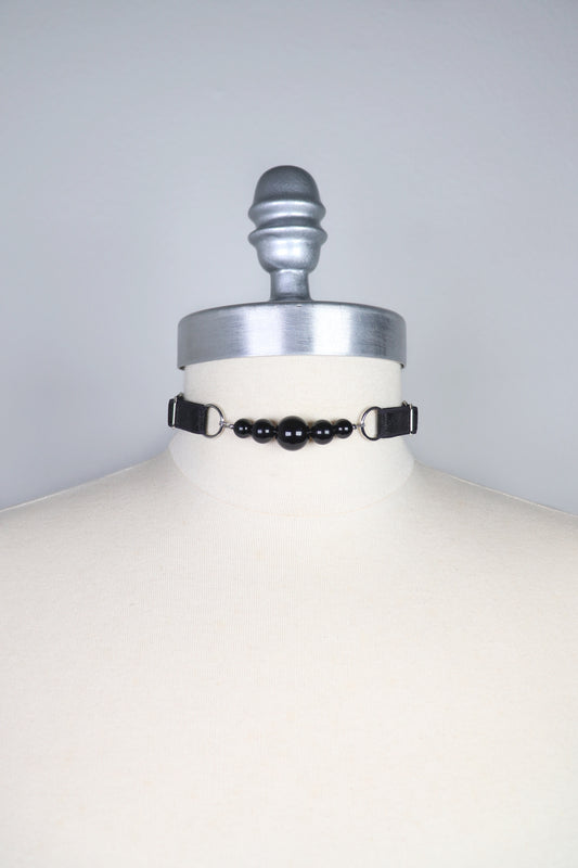 Fine choker with onyx beads