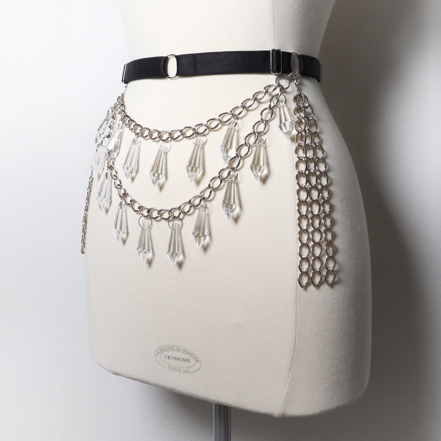 Ceinture à chaines et pendentifs en verre