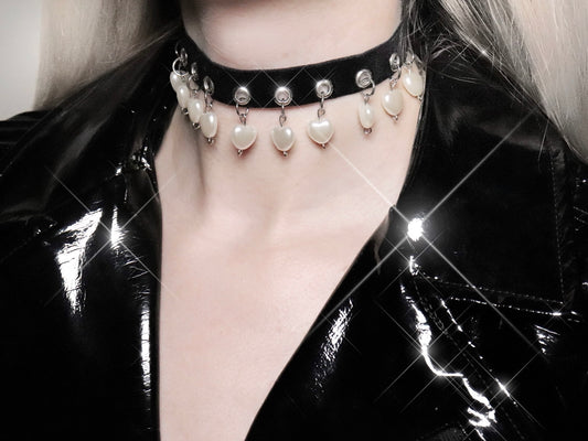 Velvet choker with eyelets and heart beads