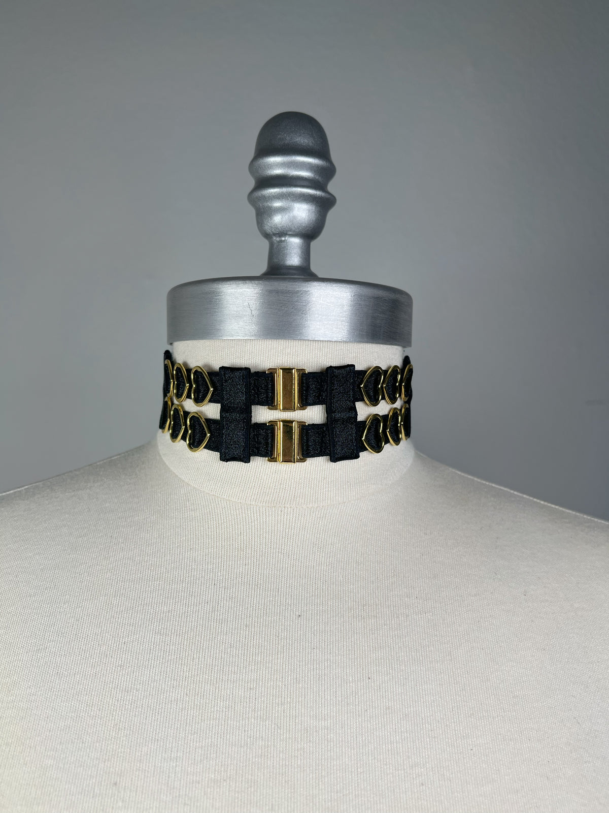Choker à deux rangs et cœurs - Noir et doré