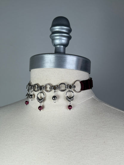Burgundy chainmail and glass bead choker • Exclusive •