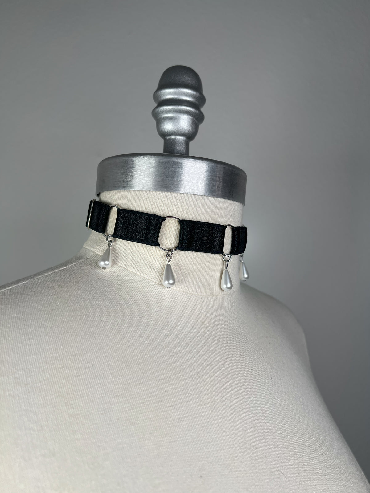 Pearl choker - Black and silver