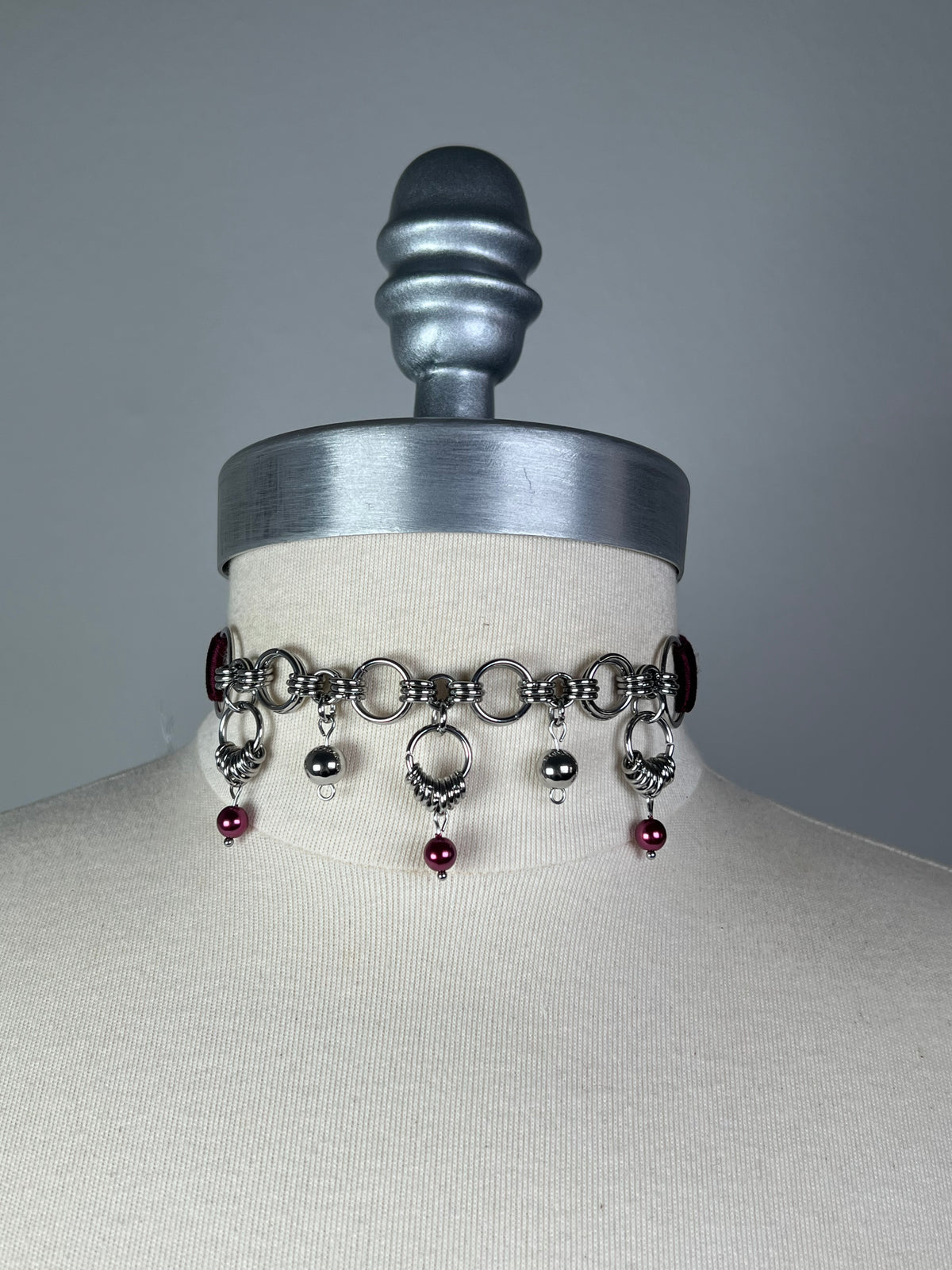 Burgundy chainmail and glass bead choker • Exclusive •