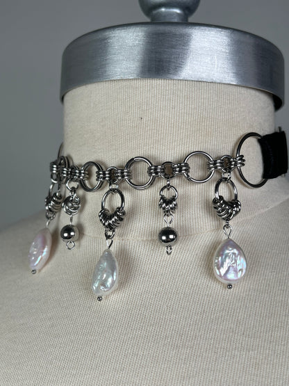 Choker à cotte de maille et perles d’eau douce • Exclusivité •
