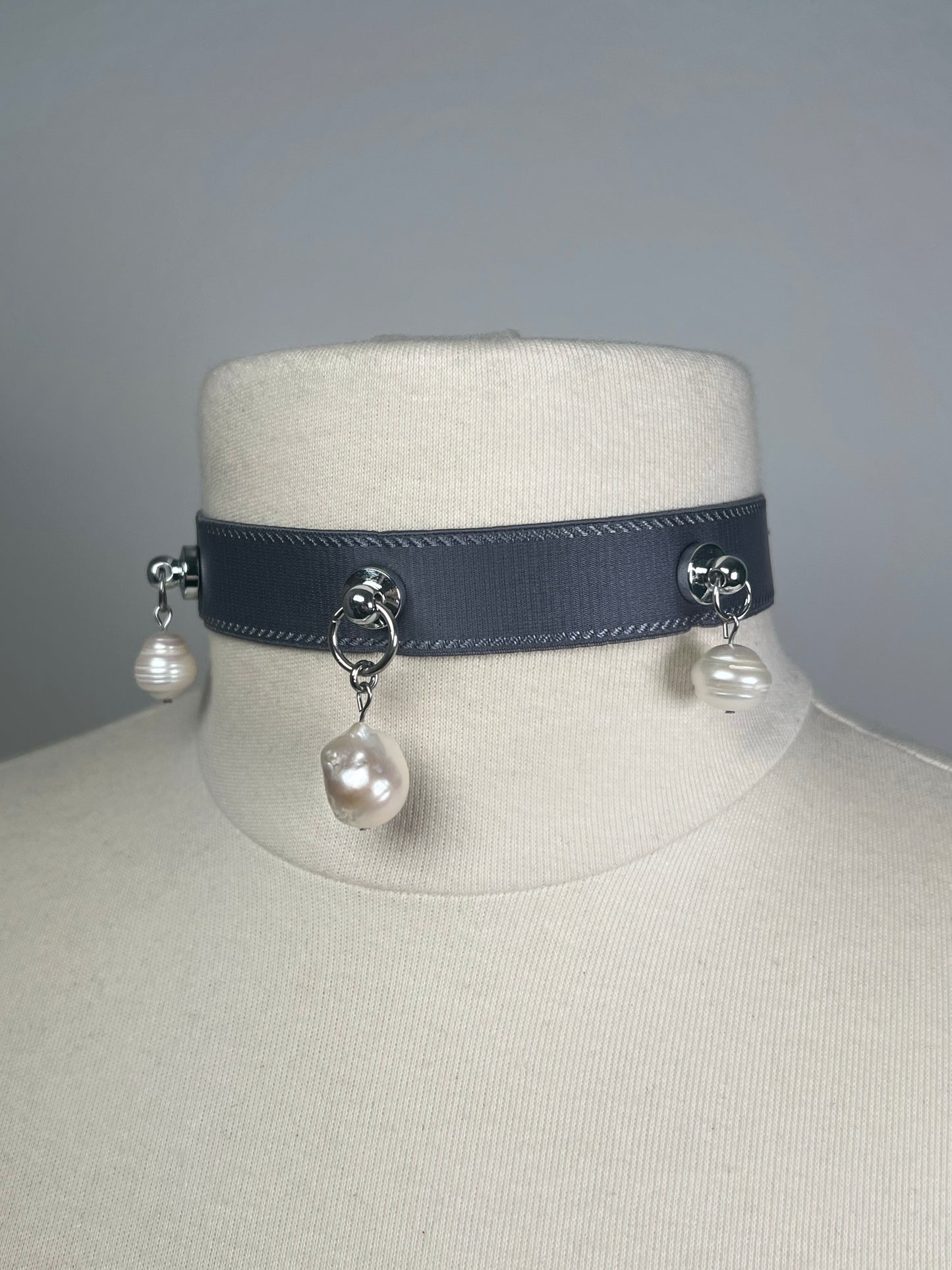 Pièce unique • II