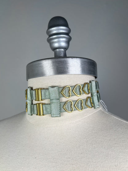 Choker à deux rangs et cœurs - Vert sauge et doré • Exclusivité •