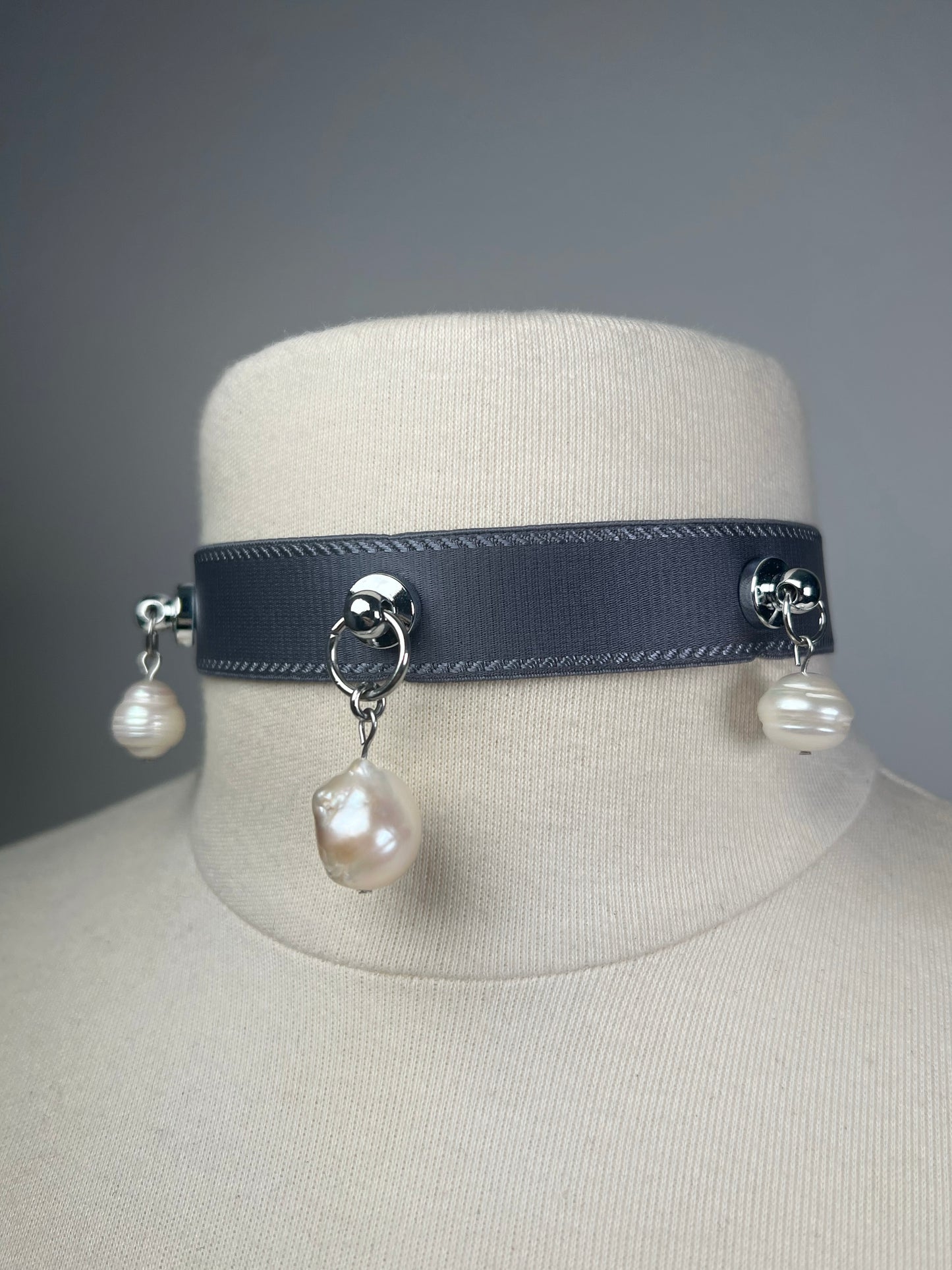 Pièce unique • II