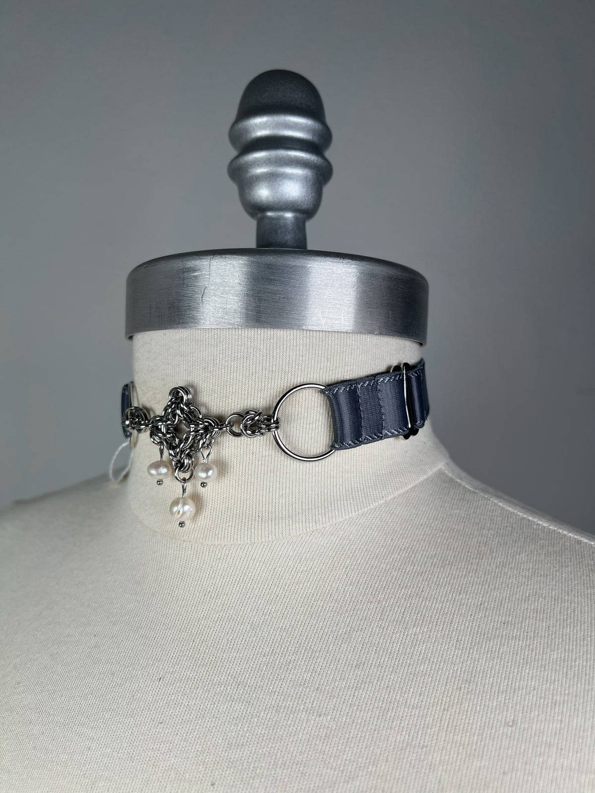 Chainmail pendant choker - Deep grey