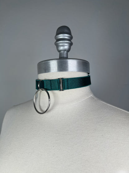 Choker classique en satin à large O ring - Vert forêt