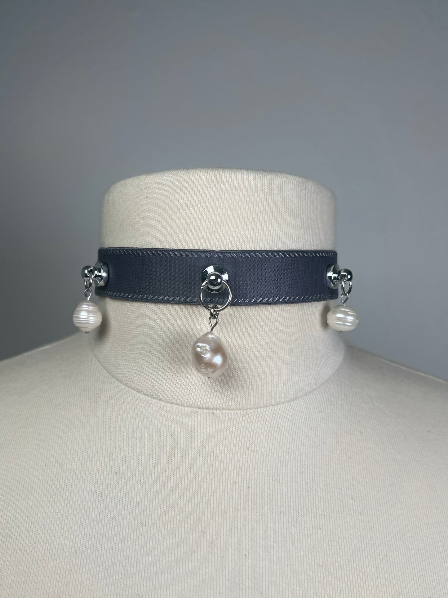 Pièce unique • II