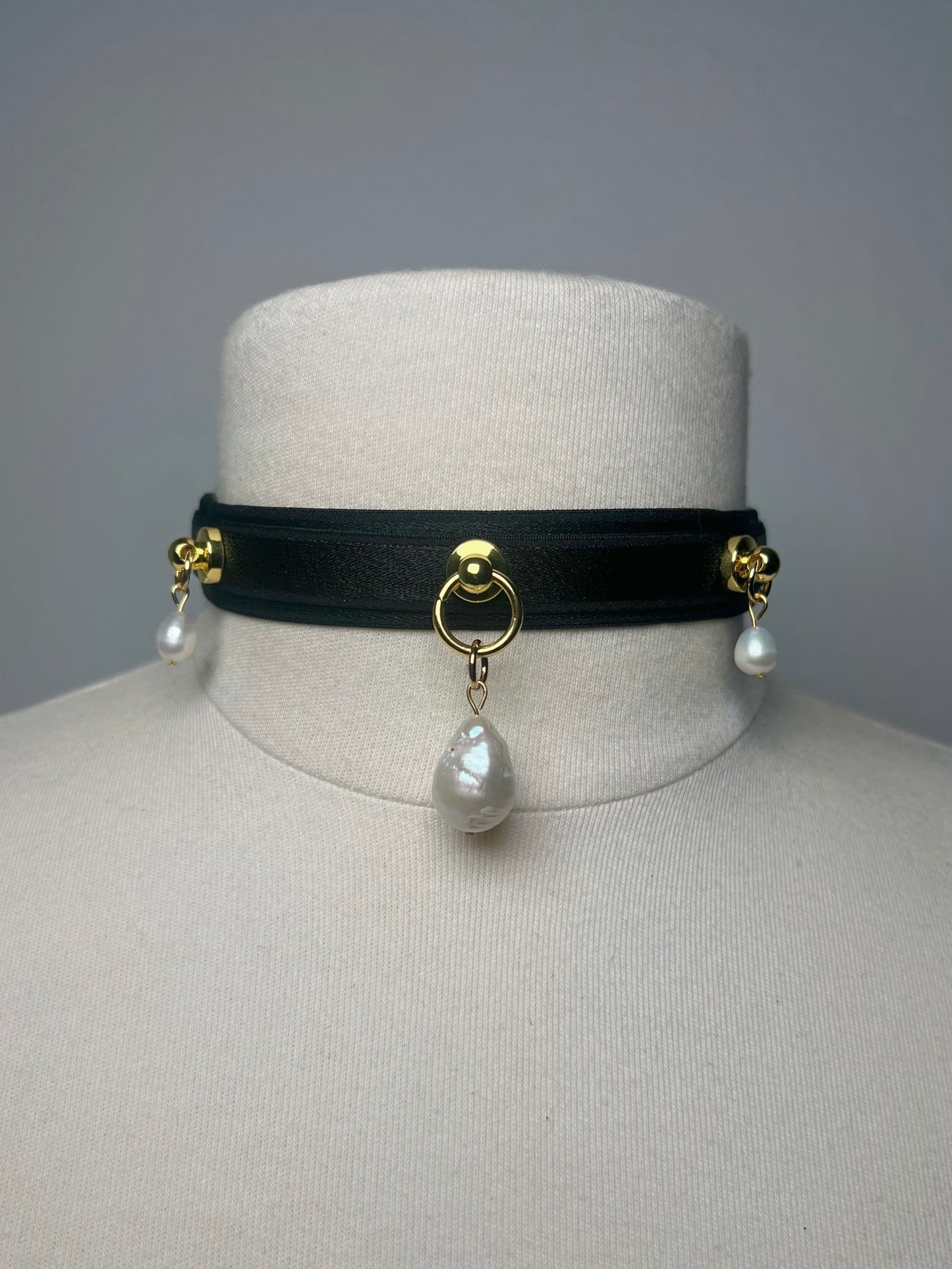 Pièce unique • III