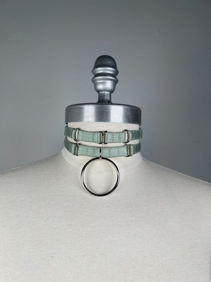 Wide O-ring double choker - Sage green • Exclusive •
