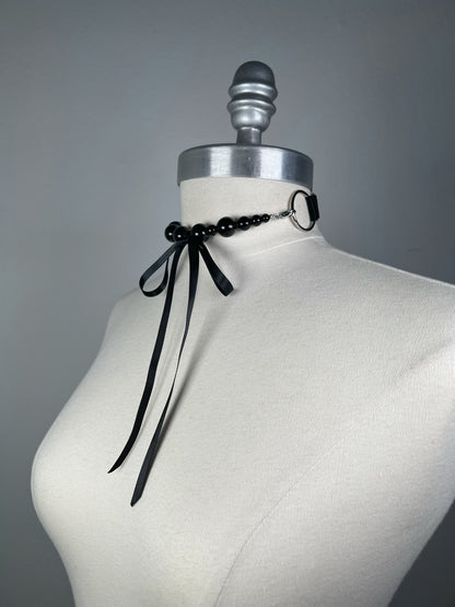 Choker à perles d’Onyx et noeud en satin amovible