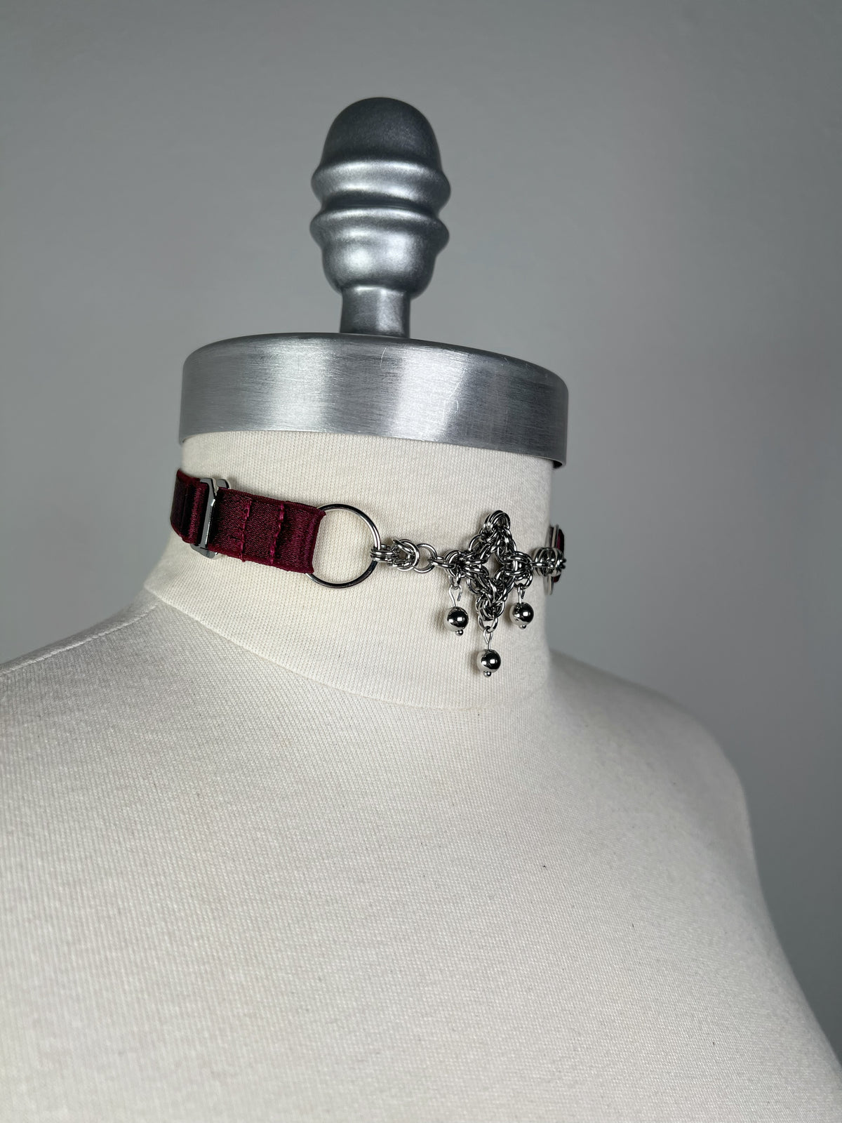 Choker à pendentif en cotte de maille - Bordeaux • Exclusivité •