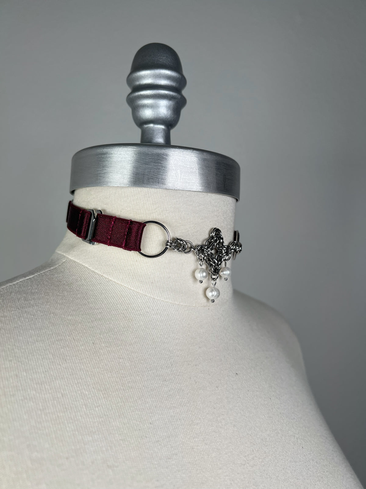 Choker à pendentif en cotte de maille - Bordeaux • Exclusivité •